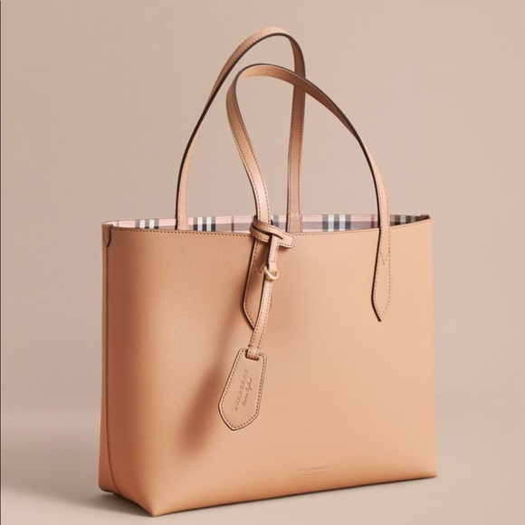 Burberry Handbags - Burberry reversible bag